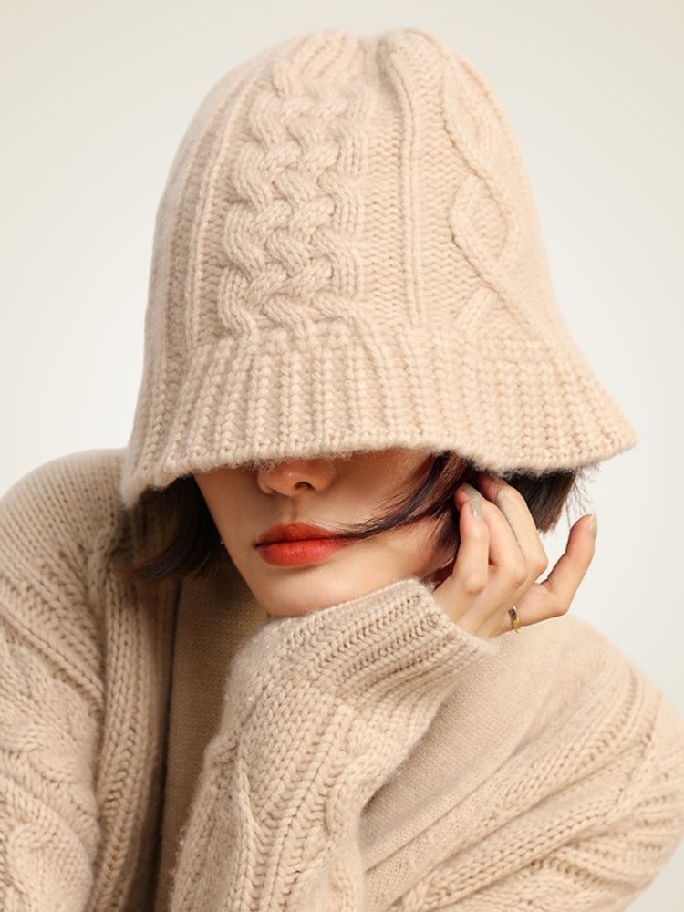 Leonella - Beige Cable-Knit Cashmere Bucket | The Cashmere Studio
