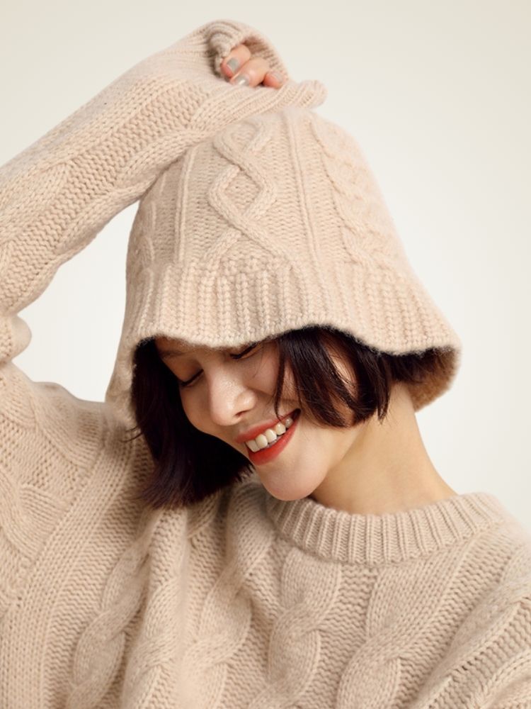 Leonella - Beige Cable-Knit Cashmere Bucket | The Cashmere Studio