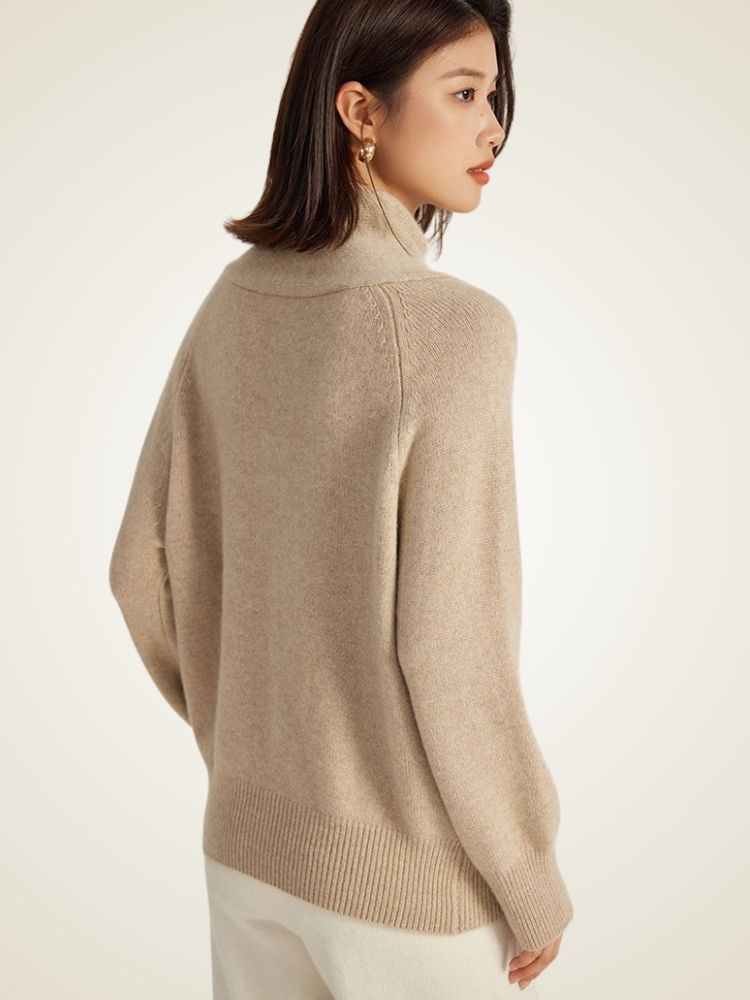 Kaila - Beige Wide Collar Cashmere Turtleneck | The Cashmere Studio