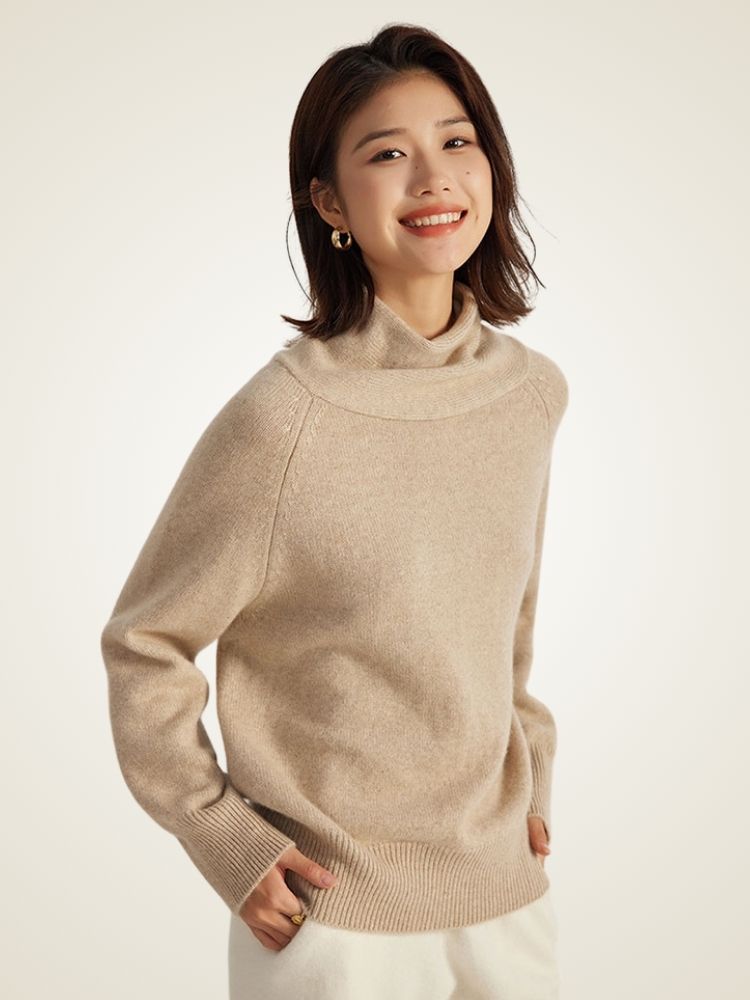 Kaila - Beige Wide Collar Cashmere Turtleneck | The Cashmere Studio