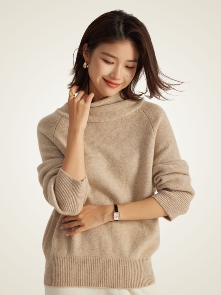 Kaila - Beige Wide Collar Cashmere Turtleneck | The Cashmere Studio
