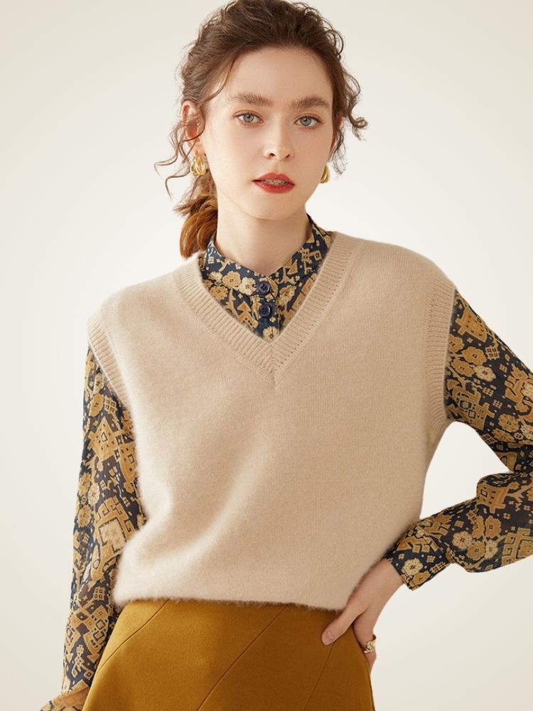 Lorene - Beige Classic Cashmere Vest | The Cashmere Studio