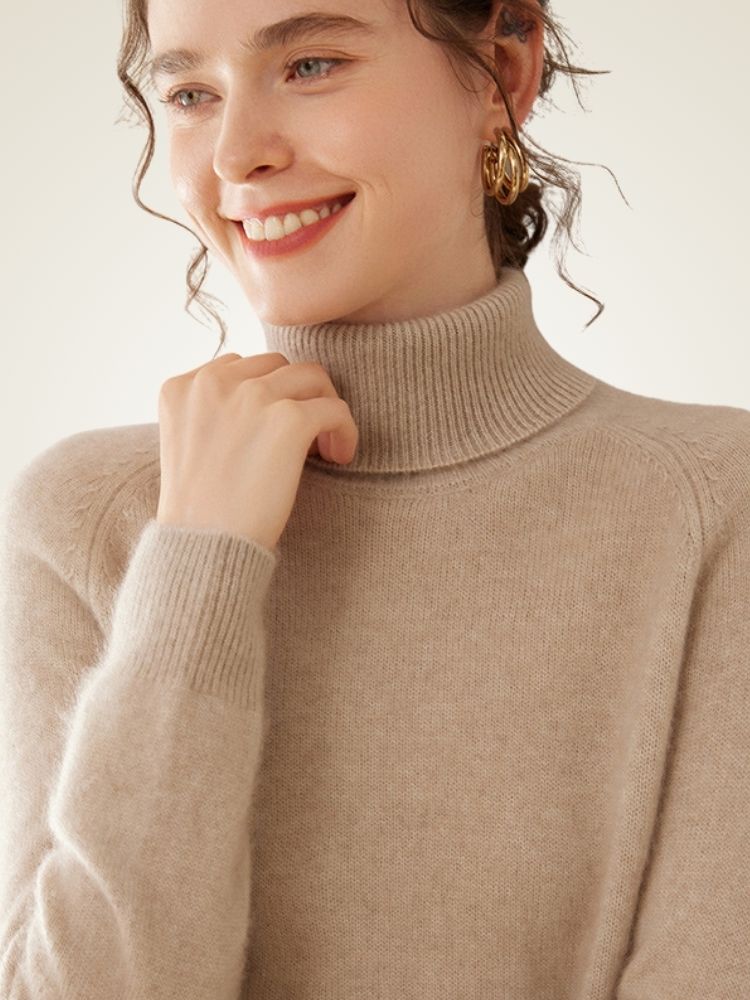 Lysandra - Beige Classic Cashmere Turtleneck | The Cashmere Studio