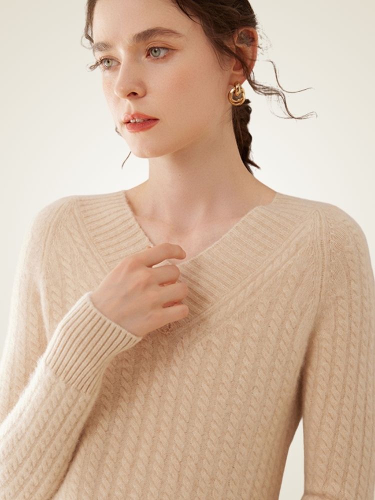 Iliviana - Beige Cable Knit V-Neck Cashmere Pullover | The Cashmere Studio