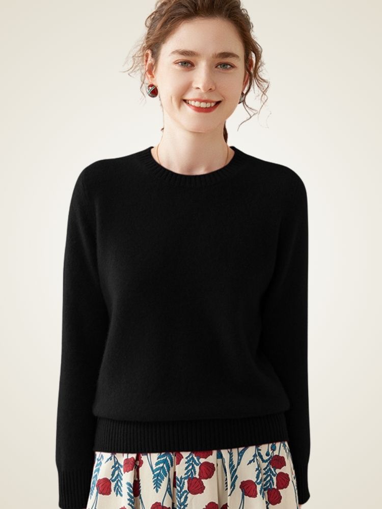 Calienna - Black Classic Crew Neck Cashmere Sweater | The Cashmere Studio