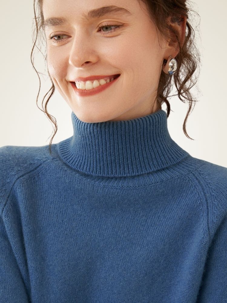 Lysandra - Blue Classic Cashmere Turtleneck | The Cashmere Studio