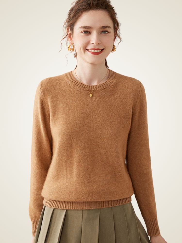 Calienna - Camel Classic Crew Neck Cashmere Sweater | The Cashmere Studio