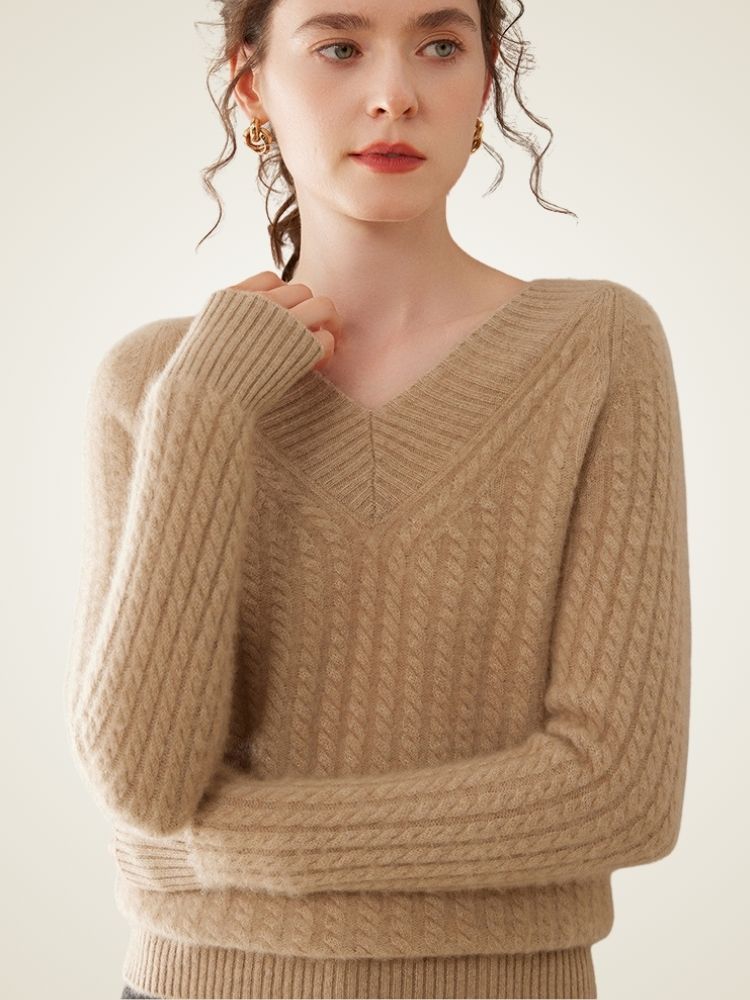 Iliviana - Camel Cable Knit V-Neck Cashmere Pullover | The Cashmere Studio