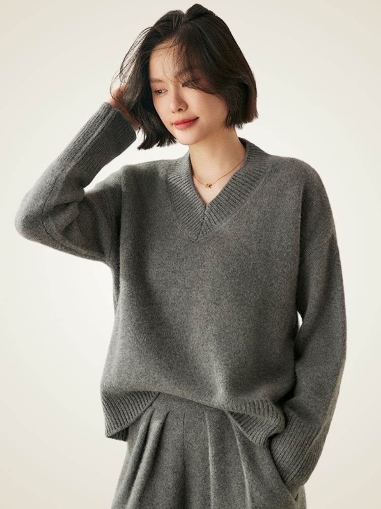 Lailie - Dark Gray V-Neck Cashmere Sweater | The Cashmere Studio