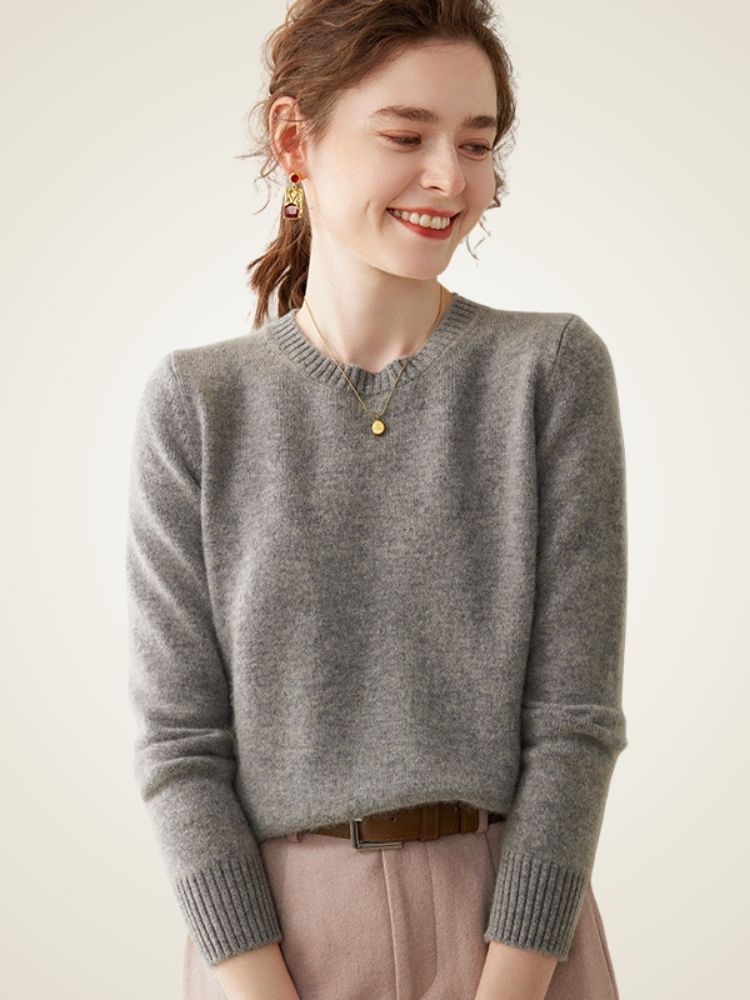 Calienna - Gray Classic Crew Neck Cashmere Sweater | The Cashmere Studio