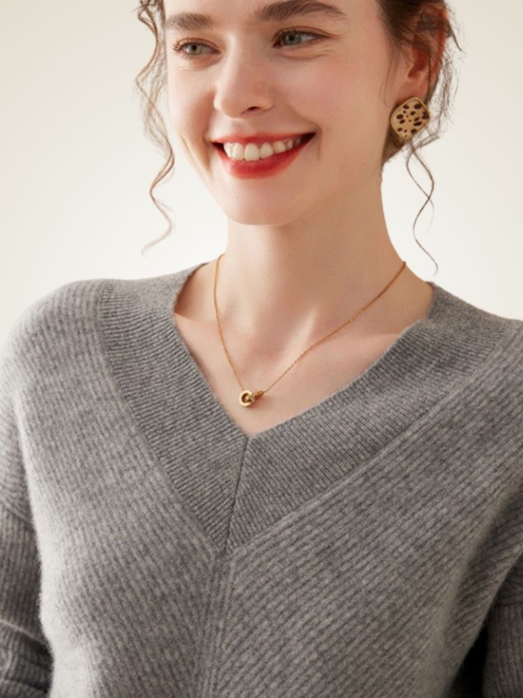 Roselith - Gray Classic V-Neck Cashmere Pullover | The Cashmere Studio