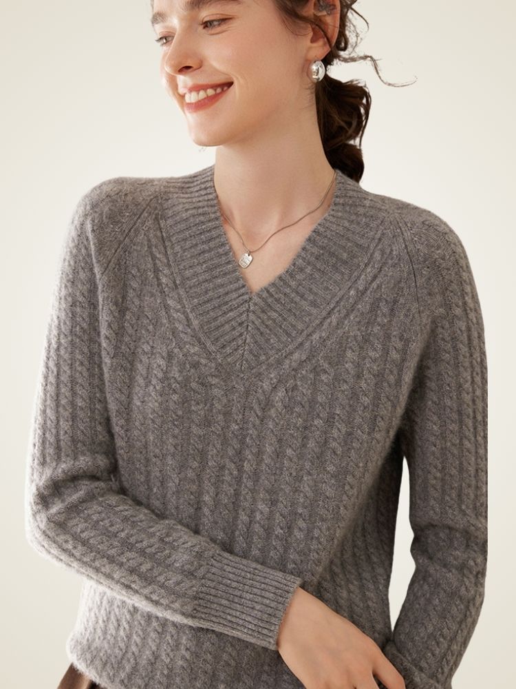 Iliviana - Gray Cable Knit V-Neck Cashmere Pullover | The Cashmere Studio