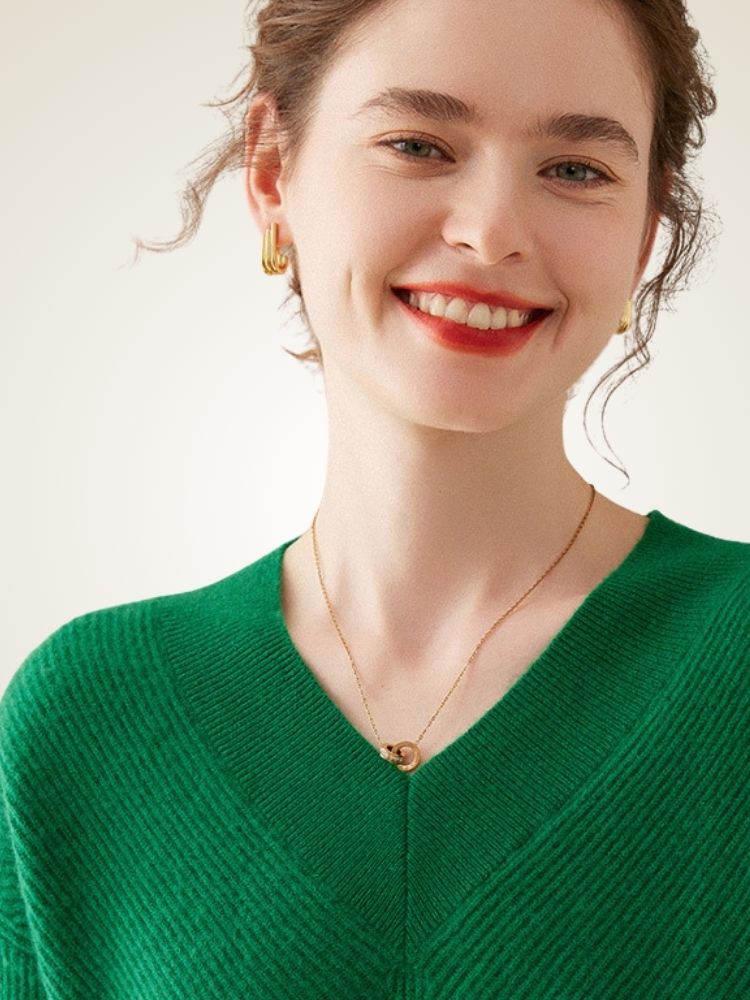 Roselith - Green Classic V-Neck Cashmere Pullover | The Cashmere Studio
