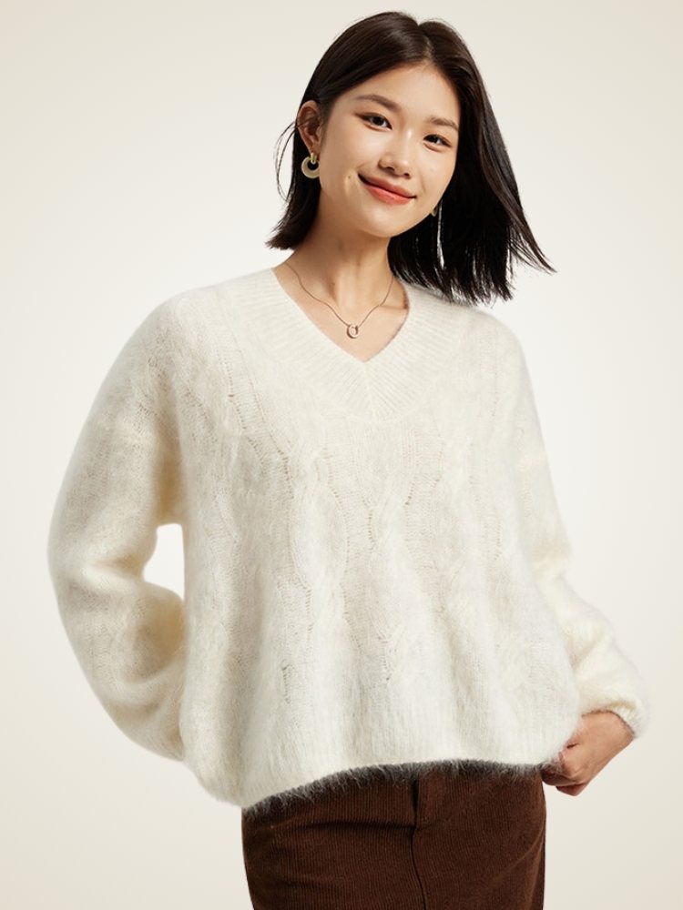 Vaelith - V-neck Fuzzy Knit Cashmere Jumper | The Cashmere Studio