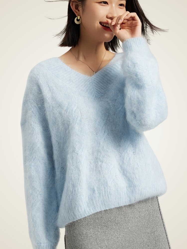 Vaelith - V-neck Fuzzy Knit Cashmere Jumper | The Cashmere Studio