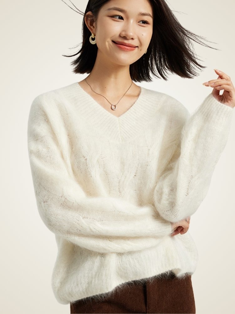 Vaelith - V-neck Fuzzy Knit Cashmere Jumper | The Cashmere Studio