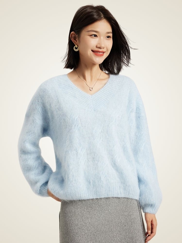 Vaelith - V-neck Fuzzy Knit Cashmere Jumper | The Cashmere Studio