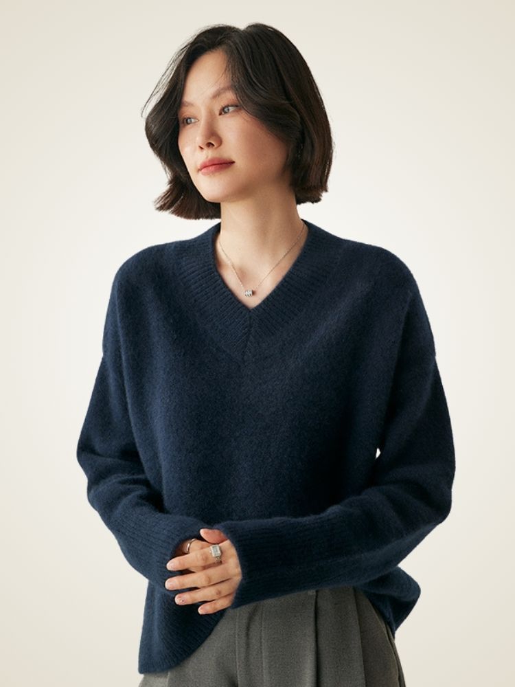 Lailie - Navy V-Neck Cashmere Sweater | The Cashmere Studio