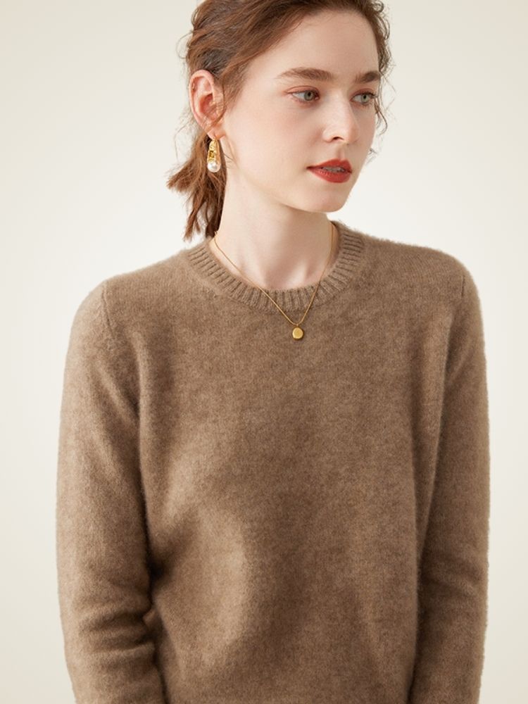 Calienna - Taupe Classic Crew Neck Cashmere Sweater | The Cashmere Studio