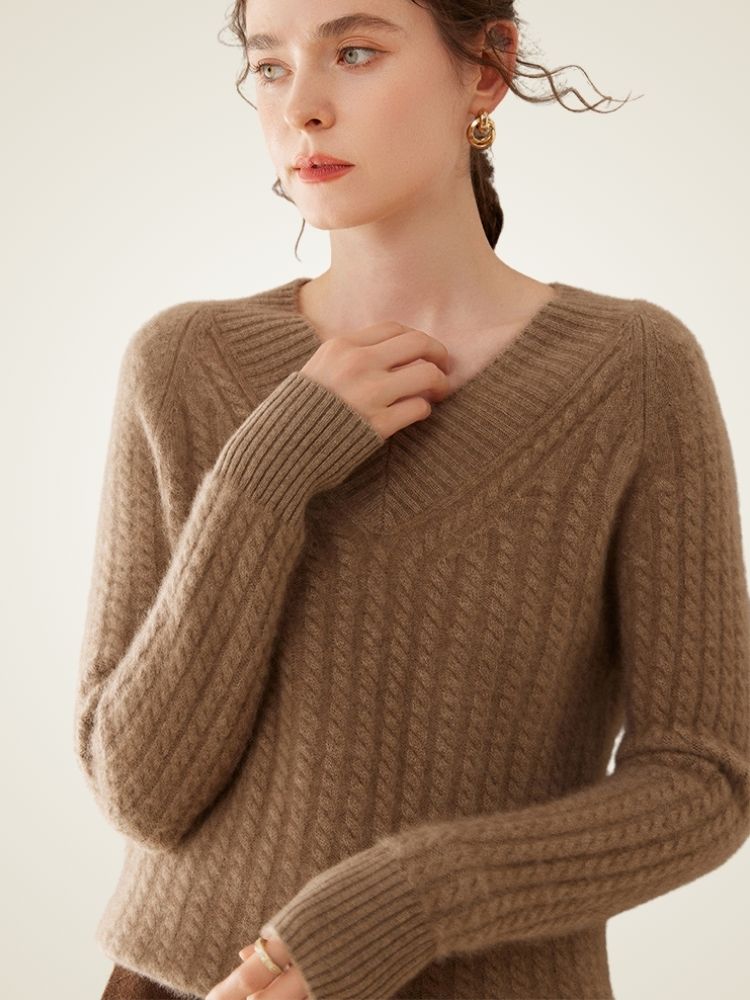 Iliviana - Taupe Cable Knit V-Neck Cashmere Pullover | The Cashmere Studio