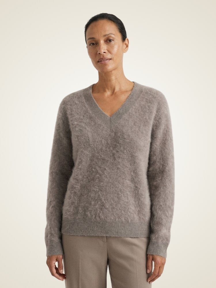 Anaria - V-Neck Cashmere Sweater | The Cashmere Studio