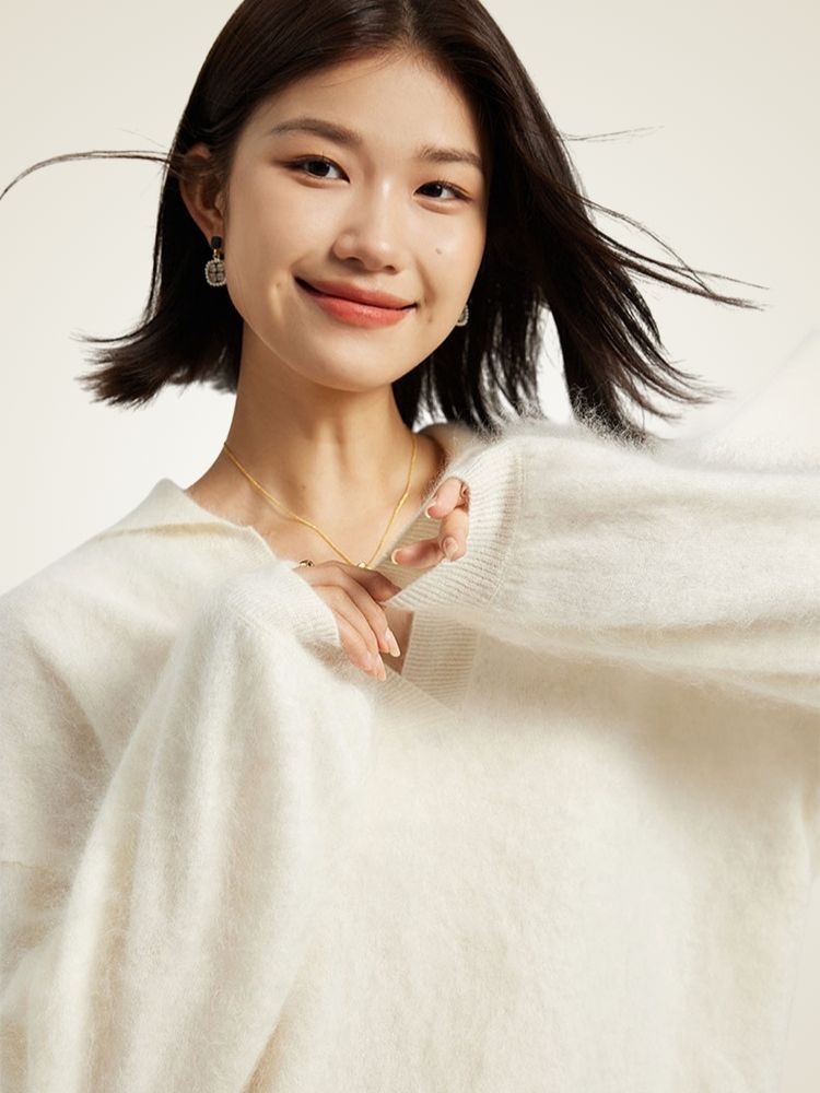 Tanelis - V-neck Cashmere Sweater | The Cashmere Sweater